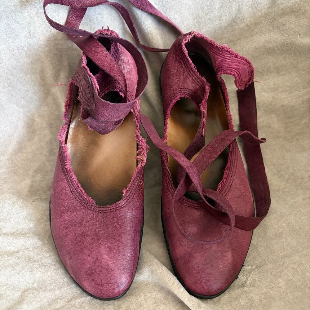 Vintage Trippen "ankle wrap" flats